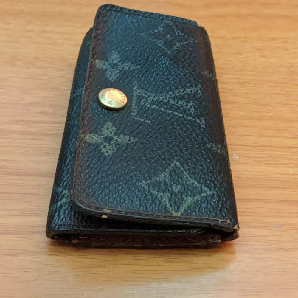 Louis Vuitton Monogram Key Holder/Wallet #1634***